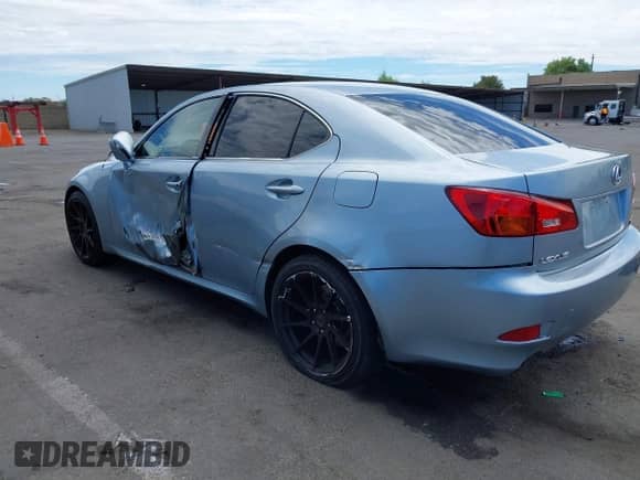 2006 Lexus IS 350 z VIN JTHBE262762003794, wystawiony jako IAAI lot #42795493 z przebiegiem 179 089 mil mil oraz . Historia ofert i sprzedaży dostępna na DreamBid. Obrazek 3.