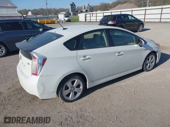 2014 Toyota Prius Four z VIN JTDKN3DUXE1748684, wystawiony jako IAAI lot #42051611 z przebiegiem 204 556 mil mil oraz . Historia ofert i sprzedaży dostępna na DreamBid. Obrazek 4.
