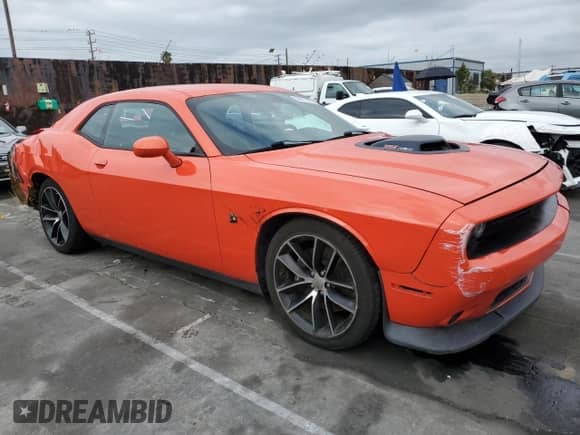 2016 Dodge Challenger 392 Hemi Scat Pack Shaker с VIN 2C3CDZFJXGH351790, выставлен на аукционе Copart как лот 60752105 с пробегом 69 129 миль миль и Списание • Salvage title. История ставок и продаж доступна на DreamBid. Изображение 4.
