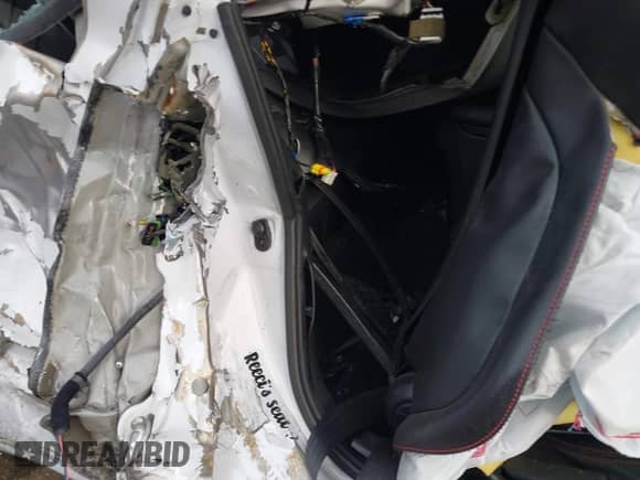2014 Hyundai Genesis Coupe Ultimate with VIN KMHHU6KJ3EU118037, listed as a IAAI auction lot 41898372 with Not provided miles and . Bid and sale history available at DreamBid. Image 8.