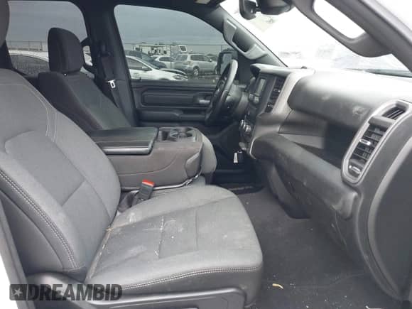 2023 Ram 1500 Tradesman z VIN 1C6RRFCG9PN546423, wystawiony jako IAAI lot #41953444 z przebiegiem 110 457 mil mil oraz . Historia ofert i sprzedaży dostępna na DreamBid. Obrazek 5.