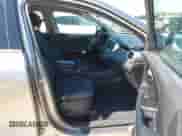 2018 Kia Sorento L z VIN 5XYPG4A32JG377807, wystawiony jako IAAI lot #41963441 z przebiegiem 121 339 mil mil oraz . Historia ofert i sprzedaży dostępna na DreamBid. Obrazek 5.