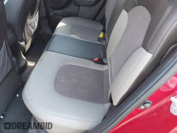 2013 Hyundai Tucson GLS z VIN KM8JUCAC6DU584112, wystawiony jako IAAI lot #43236532 z przebiegiem 106 442 mil mil oraz . Historia ofert i sprzedaży dostępna na DreamBid. Obrazek 8.