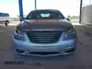 2014 Chrysler 200 Touring z VIN 1C3CCBBB3EN102065, wystawiony jako Copart lot #85546265 z przebiegiem 82 664 mil mil oraz Szkoda całkowita • Salvage title. Historia ofert i sprzedaży dostępna na DreamBid. Obrazek 5.