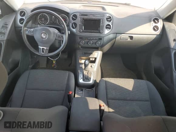 2017 Volkswagen Tiguan S с VIN WVGBV7AX2HK051719, выставлен на аукционе Copart как лот 70875085 с пробегом 75 299 миль миль и Списание • Salvage title. История ставок и продаж доступна на DreamBid. Изображение 8.