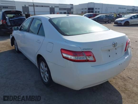 2011 Toyota Camry LE z VIN 4T1BF3EK4BU631702, wystawiony jako IAAI lot #43274140 z przebiegiem 228 236 mil mil oraz . Historia ofert i sprzedaży dostępna na DreamBid. Obrazek 3.