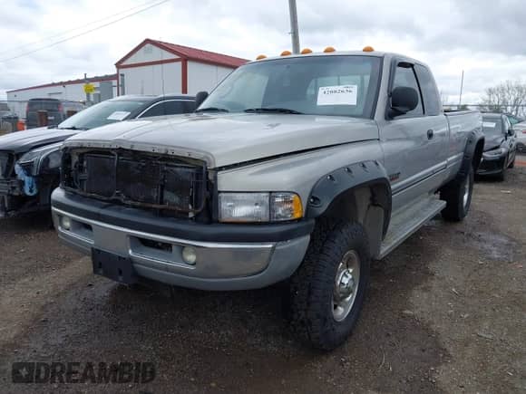 2000 Dodge 2500 with VIN 3B7KF2362YG124961, listed as a IAAI auction lot 42082636 with 170,544 mi miles and . Bid and sale history available at DreamBid. Image 2.