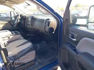 2019 Chevrolet Silverado 2500HD Work Truck z VIN 1GC1KREG5KF135161, wystawiony jako IAAI lot #43496933 z przebiegiem 227 043 mil mil oraz . Historia ofert i sprzedaży dostępna na DreamBid. Obrazek 5.