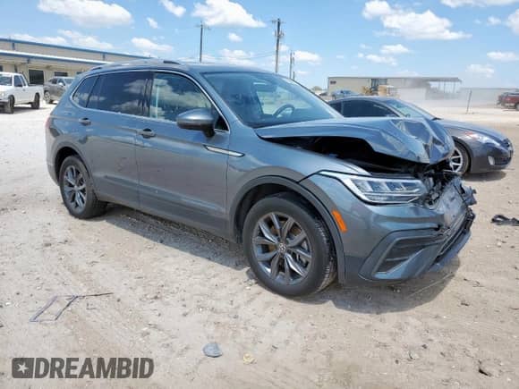 2022 Volkswagen Tiguan SE with VIN 3VV3B7AX1NM118480, listed as a Copart auction lot 71084275 with 21,950 mi miles and Salvage title. Bid and sale history available at DreamBid. Image 4.