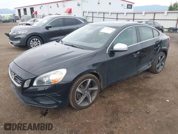 2013 Volvo S60 T6 R-Design Platinum с VIN YV1902FH9D1231456, выставлен на аукционе IAAI как лот 42788938 с пробегом 140 730 миль миль и . История ставок и продаж доступна на DreamBid. Изображение 2.