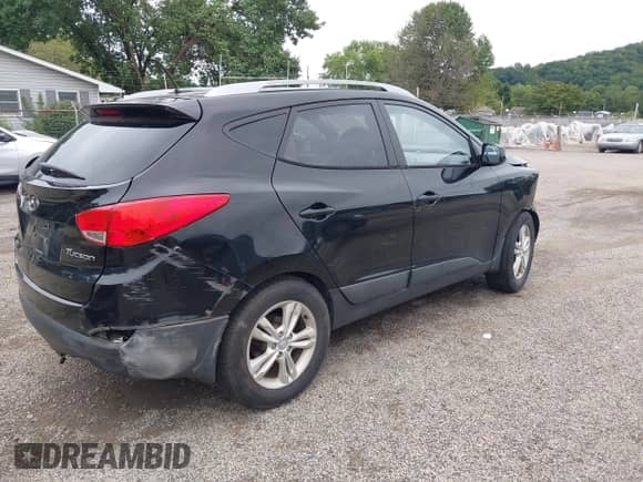 2011 Hyundai Tucson GLS with VIN KM8JU3AC2BU160178, listed as a IAAI auction lot 43047782 with 220,238 mi miles and . Bid and sale history available at DreamBid. Image 4.