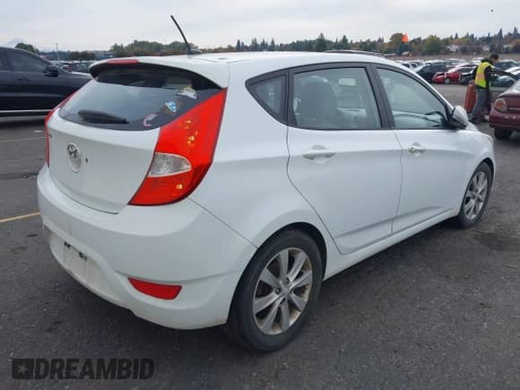 2013 Hyundai Accent SE с VIN KMHCU5AE2DU087466, выставлен на аукционе IAAI как лот 43594828 с пробегом 181 627 миль миль и . История ставок и продаж доступна на DreamBid. Изображение 4.