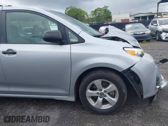 2019 Toyota Sienna L with VIN 5TDZZ3DC2KS005851, listed as a IAAI auction lot 41992778 with 99,580 mi miles and . Bid and sale history available at DreamBid. Image 17.