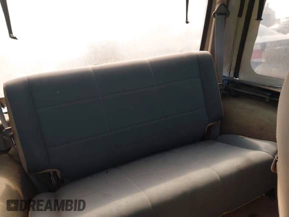 2002 Jeep Wrangler Sahara z VIN 1J4FA59S02P703627, wystawiony jako IAAI lot #42815504 z przebiegiem 144 573 mil mil oraz . Historia ofert i sprzedaży dostępna na DreamBid. Obrazek 8.