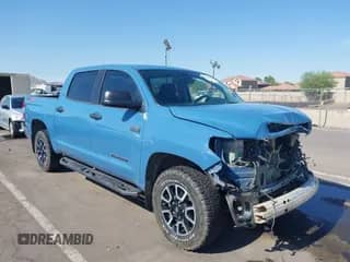 2020 Toyota Tundra SR5 с VIN 5TFDY5F1XLX926652, выставлен на аукционе IAAI как лот 42900047 с пробегом 57 046 миль миль и . История ставок и продаж доступна на DreamBid. Изображение 1.