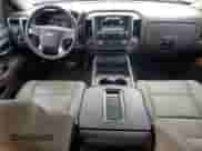 2018 Chevrolet Silverado 1500 LTZ z VIN 3GCUKSEJ2JG195475, wystawiony jako Copart lot #51098345 z przebiegiem 246 082 mil mil oraz Czysty tytuł • Clean title. Historia ofert i sprzedaży dostępna na DreamBid. Obrazek 8.