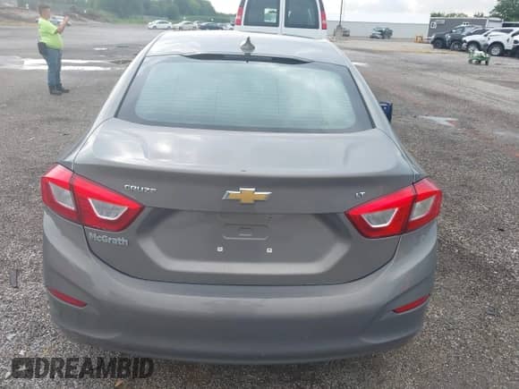 2018 Chevrolet Cruze LT с VIN 1G1BE5SMXJ7247499, выставлен на аукционе IAAI как лот 42853055 с пробегом 76 549 миль миль и . История ставок и продаж доступна на DreamBid. Изображение 16.