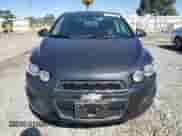 2016 Chevrolet Sonic LS с VIN 1G1JA5SG7G4181361, выставлен на аукционе Copart как лот 82558105 с пробегом 81 117 миль миль и Списание • Salvage title. История ставок и продаж доступна на DreamBid. Изображение 5.