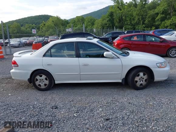 2002 Honda Accord EX z VIN 1HGCG16542A023524, wystawiony jako IAAI lot #42748973 z przebiegiem 81 586 mil mil oraz . Historia ofert i sprzedaży dostępna na DreamBid. Obrazek 13.