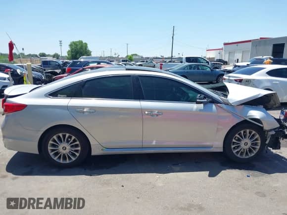 2015 Hyundai Sonata Limited с VIN 5NPE34AF1FH042261, выставлен на аукционе IAAI как лот 42518974 с пробегом 105 051 миль миль и . История ставок и продаж доступна на DreamBid. Изображение 14.