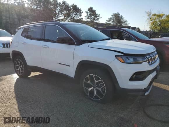 2025 Jeep Compass Limited with VIN 3C4NJDCN9ST621518, listed as a Copart auction lot 84233955 with 412 mi miles and Salvage title. Bid and sale history available at DreamBid. Image 4.
