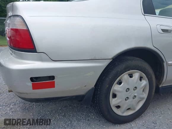 1996 Honda Accord LX with VIN 1HGCD563XTA152271, listed as a IAAI auction lot 42864789 with 268,002 mi miles and . Bid and sale history available at DreamBid. Image 17.