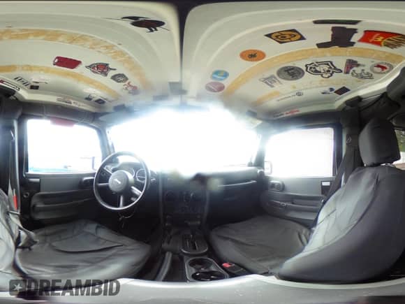 2007 Jeep Wrangler Unlimited Sahara z VIN 1J8GA59187L104774, wystawiony jako IAAI lot #42485359 z przebiegiem 192 254 mil mil oraz . Historia ofert i sprzedaży dostępna na DreamBid. Obrazek 19.