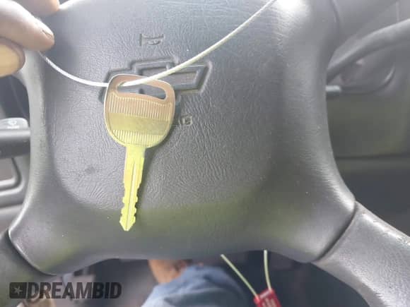 2000 Chevrolet Silverado 1500 с VIN 1GCEC14W4YE188134, выставлен на аукционе IAAI как лот 41994005 с пробегом 206 909 миль миль и . История ставок и продаж доступна на DreamBid. Изображение 11.