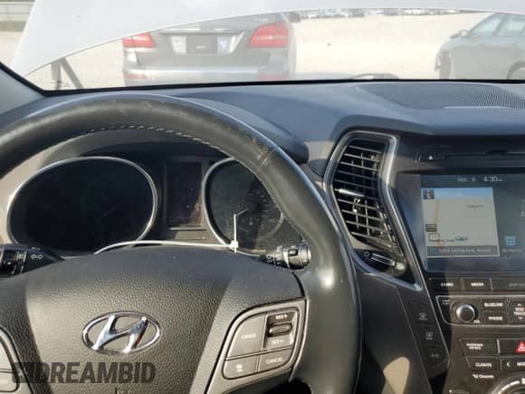 2017 Hyundai Santa Fe Limited Ultimate z VIN KM8SRDHF6HU251166, wystawiony jako Copart lot #84899605 z przebiegiem Nie podano mil oraz Czysty tytuł • Clean title. Historia ofert i sprzedaży dostępna na DreamBid. Obrazek 10.