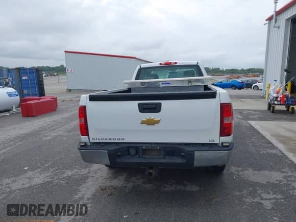 2013 Chevrolet Silverado 1500 Work Truck с VIN 1GCRKPE0XDZ221819, выставлен на аукционе IAAI как лот 43196403 с пробегом 98 851 миль миль и . История ставок и продаж доступна на DreamBid. Изображение 16.