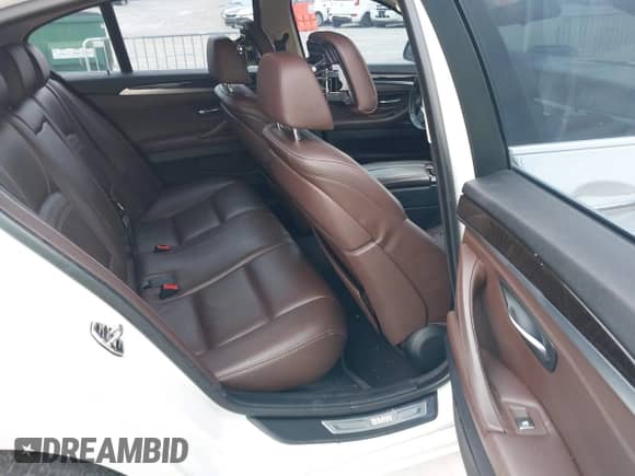 2015 BMW 5 Series 535i с VIN WBA5B1C58FD918574, выставлен на аукционе IAAI как лот 42163087 с пробегом 110 524 миль миль и . История ставок и продаж доступна на DreamBid. Изображение 8.