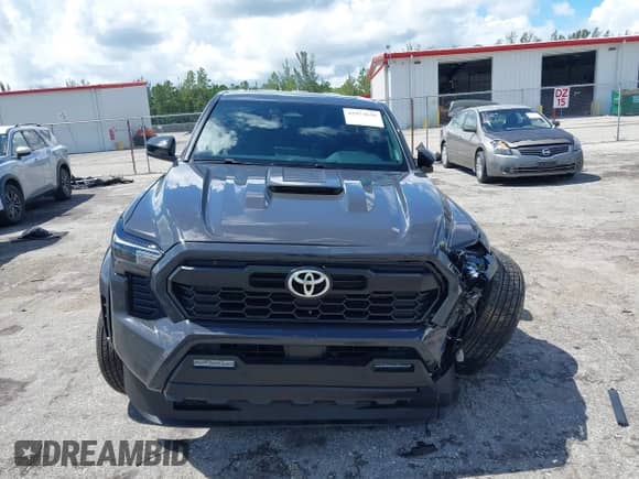 2025 Toyota Tacoma SR5 with VIN 3TMKB5FNXSM033896, listed as a IAAI auction lot 42973626 with 2,401 mi miles and . Bid and sale history available at DreamBid. Image 12.