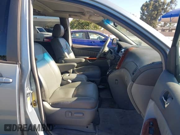 2005 Toyota Sienna XLE z VIN 5TDZA22C05S327526, wystawiony jako IAAI lot #43501397 z przebiegiem 169 418 mil mil oraz . Historia ofert i sprzedaży dostępna na DreamBid. Obrazek 5.