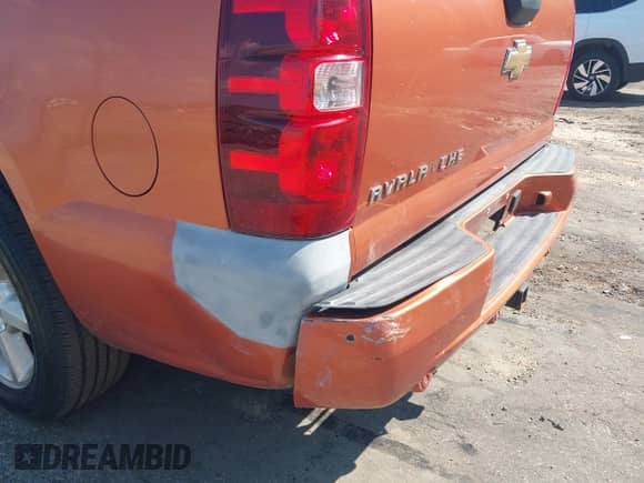 2007 Chevrolet Avalanche 2LT z VIN 3GNEC12J67G110234, wystawiony jako IAAI lot #43280587 z przebiegiem 115 049 mil mil oraz . Historia ofert i sprzedaży dostępna na DreamBid. Obrazek 13.