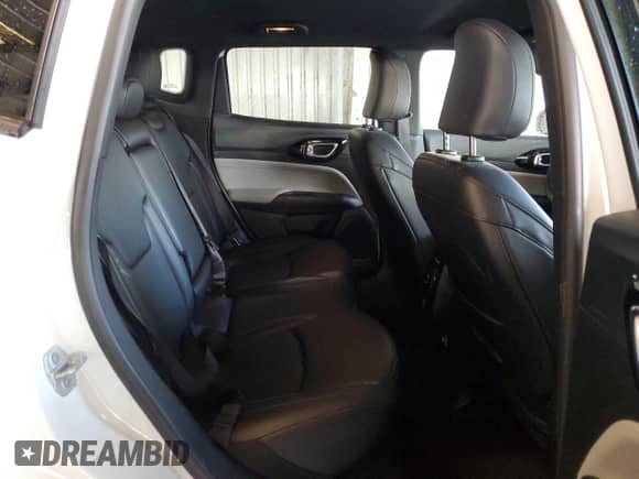 2025 Jeep Compass Limited z VIN 3C4NJDCN0ST620628, wystawiony jako Copart lot #85900425 z przebiegiem 4 242 mil mil oraz Czysty tytuł • Clean title. Historia ofert i sprzedaży dostępna na DreamBid. Obrazek 10.