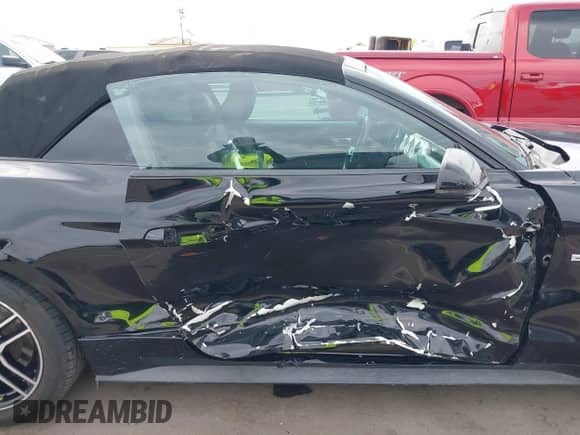 2020 Ford Mustang GT Premium с VIN 1FATP8FF5L5119453, выставлен на аукционе IAAI как лот 42022468 с пробегом 85 522 миль миль и . История ставок и продаж доступна на DreamBid. Изображение 13.