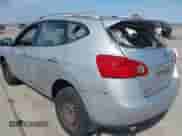 2015 Nissan Rogue S z VIN JN8AS5MT4FW671911, wystawiony jako IAAI lot #41699517 z przebiegiem 139 546 mil mil oraz . Historia ofert i sprzedaży dostępna na DreamBid. Obrazek 13.