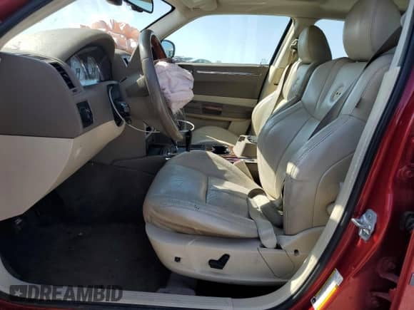 2008 Chrysler 300 C Hemi с VIN 2C3LA63H38H236538, выставлен на аукционе Copart как лот 68212125 с пробегом 246 356 миль миль и Списание • Salvage title. История ставок и продаж доступна на DreamBid. Изображение 7.