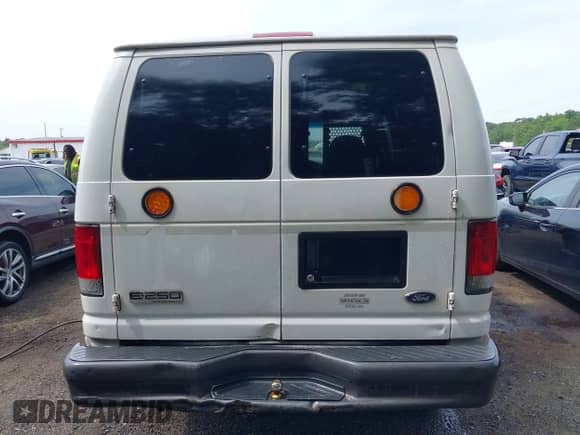 2007 Ford Econoline Cargo Commercial z VIN 1FTNE24L87DA53023, wystawiony jako IAAI lot #42457310 z przebiegiem Nie podano mil oraz . Historia ofert i sprzedaży dostępna na DreamBid. Obrazek 16.