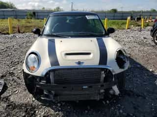 2011 MINI Hardtop S with VIN WMWSV3C50BTY15977, listed as a Copart auction lot 52802295 with 89,085 mi miles and Salvage title. Bid and sale history available at DreamBid. Image 5.