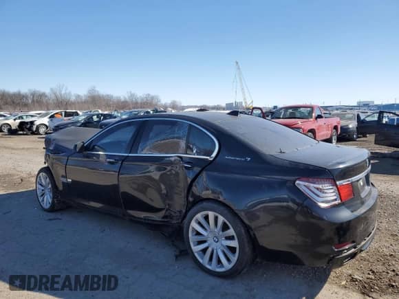 2011 BMW 7 Series с VIN WBAKX6C57BC197133, выставлен на аукционе Copart как лот 45915455 с пробегом Не указан миль и Списание • Salvage title. История ставок и продаж доступна на DreamBid. Изображение 2.