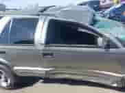 2001 Chevrolet Blazer LT z VIN 1GNCS13W912155303, wystawiony jako IAAI lot #43215327 z przebiegiem 91 235 mil mil oraz . Historia ofert i sprzedaży dostępna na DreamBid. Obrazek 12.