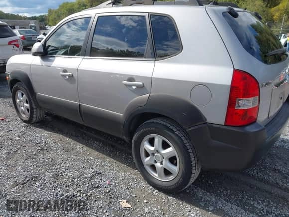 2005 Hyundai Tucson GLS с VIN KM8JN12D75U135354, выставлен на аукционе IAAI как лот 43286670 с пробегом 142 411 миль миль и . История ставок и продаж доступна на DreamBid. Изображение 3.