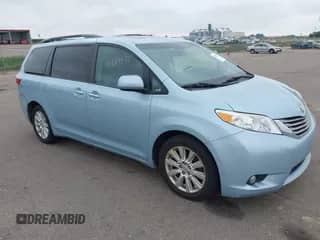 2015 Toyota Sienna Limited z VIN 5TDDK3DC8FS095348, wystawiony jako IAAI lot #43281292 z przebiegiem 241 191 mil mil oraz . Historia ofert i sprzedaży dostępna na DreamBid. Obrazek 1.