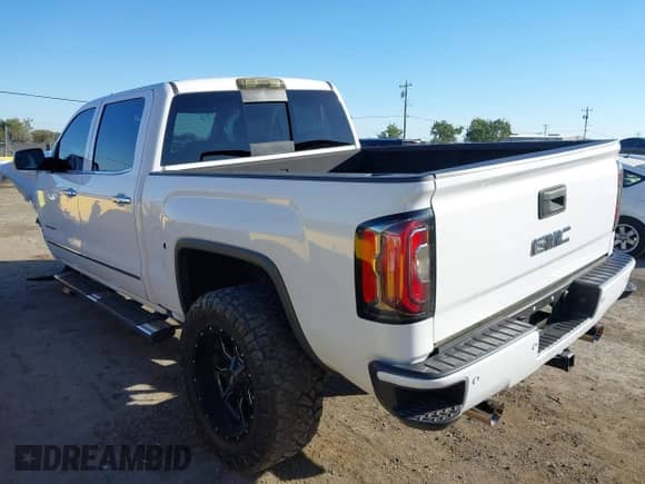 2017 GMC Sierra 1500 SLT z VIN 3GTU2NEC6HG448794, wystawiony jako IAAI lot #43389099 z przebiegiem 90 661 mil mil oraz . Historia ofert i sprzedaży dostępna na DreamBid. Obrazek 3.