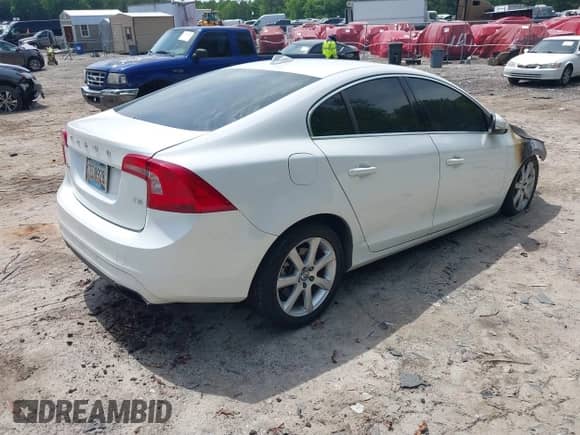 2016 Volvo S60 T5 Drive-E Premier z VIN YV126MFK0G2390792, wystawiony jako IAAI lot #42287142 z przebiegiem Nie podano mil oraz . Historia ofert i sprzedaży dostępna na DreamBid. Obrazek 4.