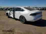 2025 Honda Accord Touring z VIN 1HGCY2F88SA017447, wystawiony jako Copart lot #82338335 z przebiegiem 13 836 mil mil oraz Szkoda całkowita • Salvage title. Historia ofert i sprzedaży dostępna na DreamBid. Obrazek 2.