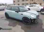 2013 MINI Hardtop z VIN WMWSU3C58DT547721, wystawiony jako IAAI lot #43348658 z przebiegiem 56 121 mil mil oraz . Historia ofert i sprzedaży dostępna na DreamBid. Obrazek 1.