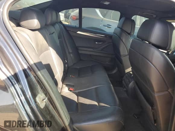 2013 BMW 5 Series 550i xDrive z VIN WBAFU9C59DDY70707, wystawiony jako Copart lot #81342325 z przebiegiem 177 864 mil mil oraz Czysty tytuł • Clean title. Historia ofert i sprzedaży dostępna na DreamBid. Obrazek 10.