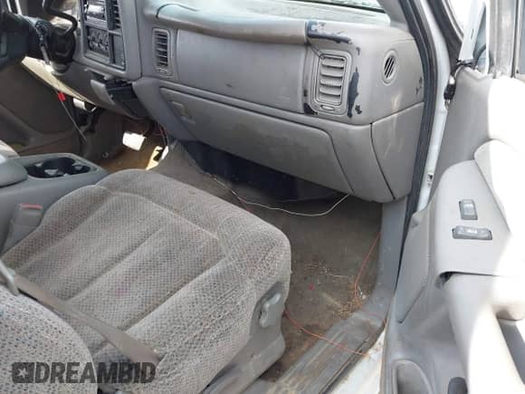1999 Chevrolet Silverado 2500 LS с VIN 1GCFC29UXXZ178331, выставлен на аукционе IAAI как лот 41887908 с пробегом Не указан миль и . История ставок и продаж доступна на DreamBid. Изображение 5.